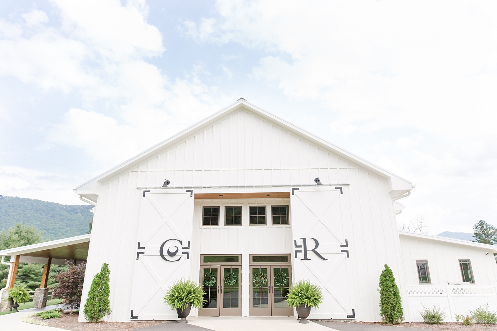 Chestnut Ridge Wedding white barn venue Photo