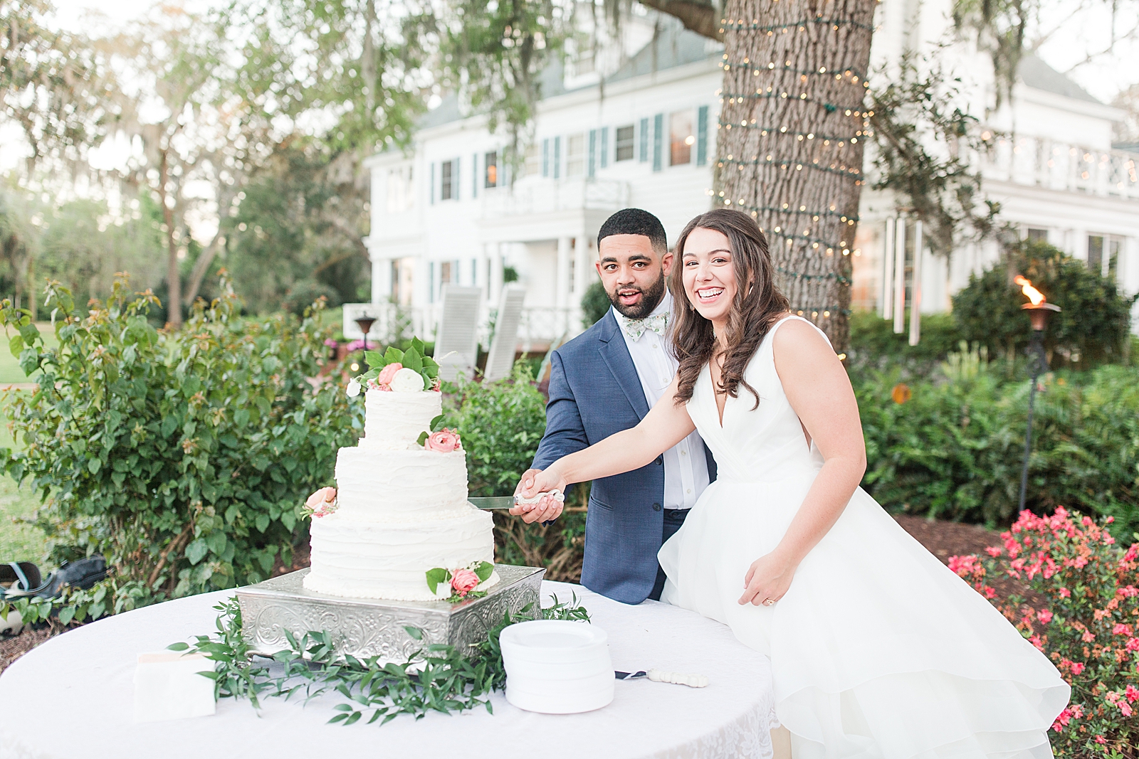 Enchanted Oaks Jacksonville Wedding Bride and Groom Cutting Cake Photo