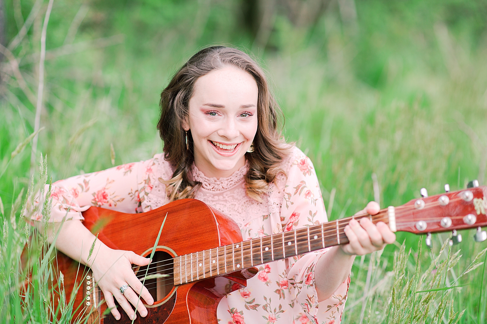 High School Senior Session Zoe laughing at camera holding guitar Photo