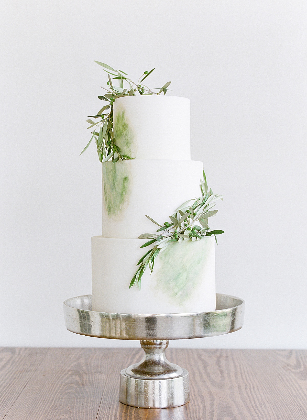 The Ridge Asheville Wedding Venue Green and White Cake Photo
