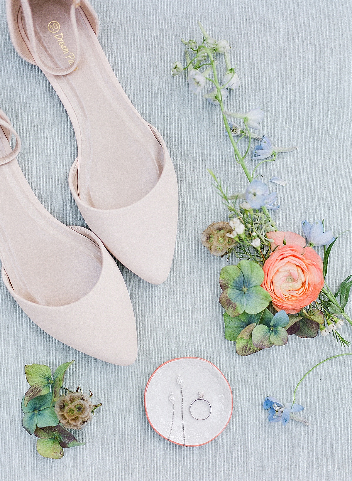 Brides Details Shoes Earrings Ring and Flowers Photo 