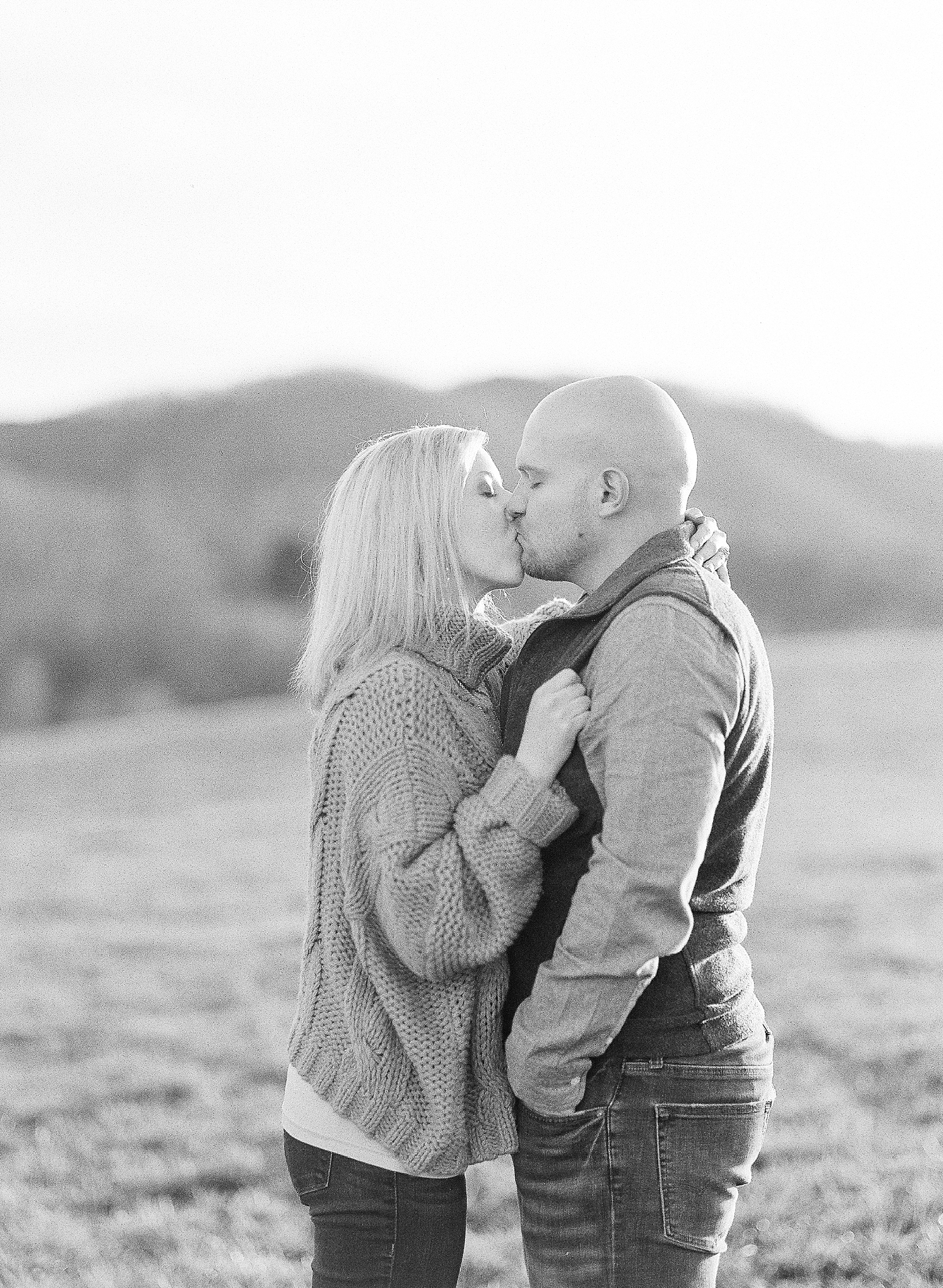 Black and White Of Couple Kissing Photo 