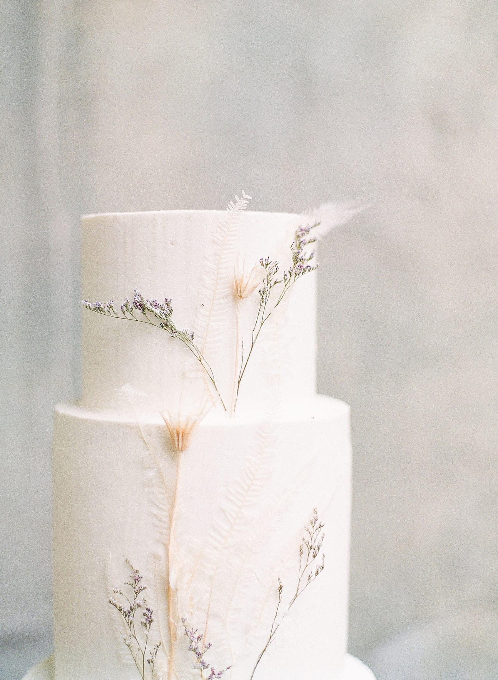 Detail of Minimal White Cake with Dried Flowers Photo 