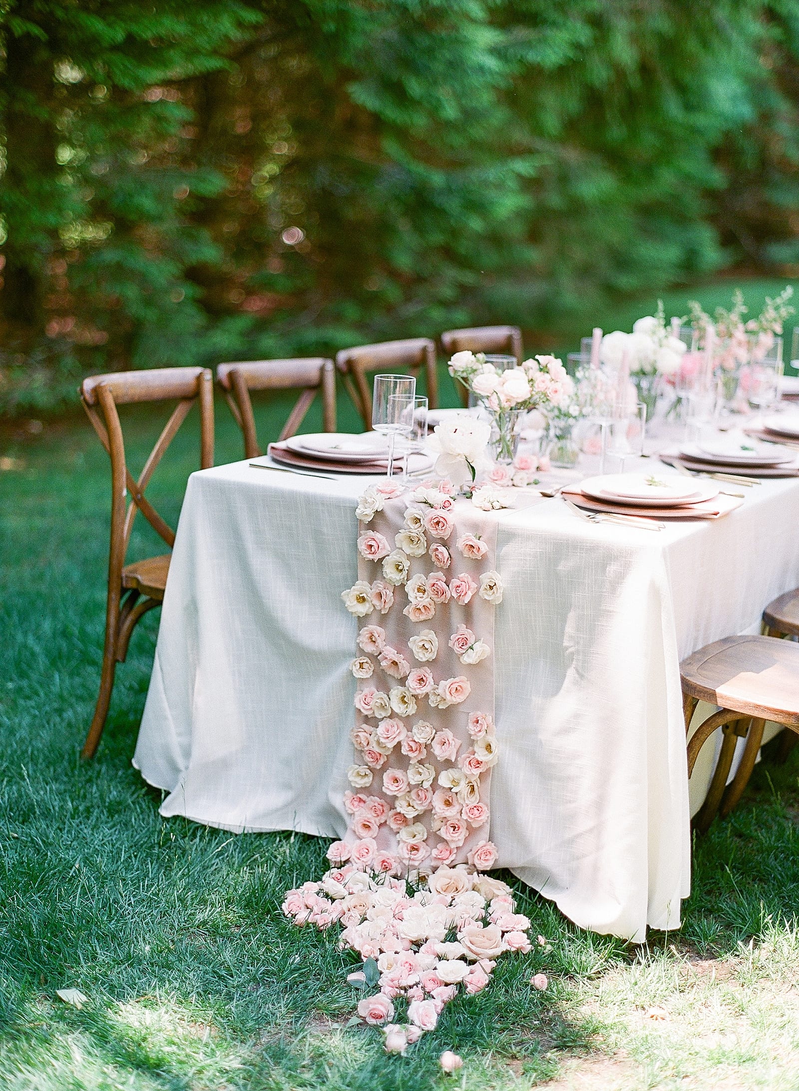 Reception Table at Old Edwards Inn With Floral Runner Photo 