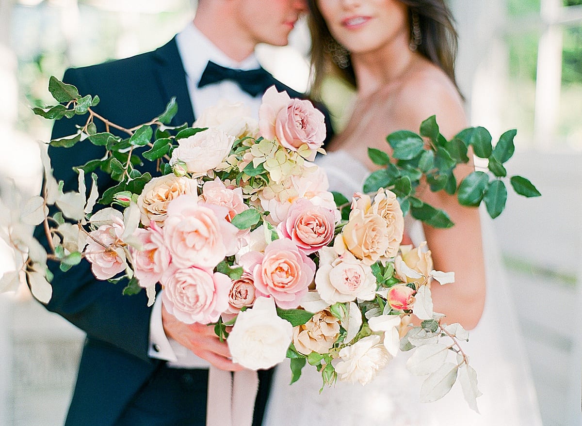 Bouquet with Pink and Gold Roses Detail Photo 