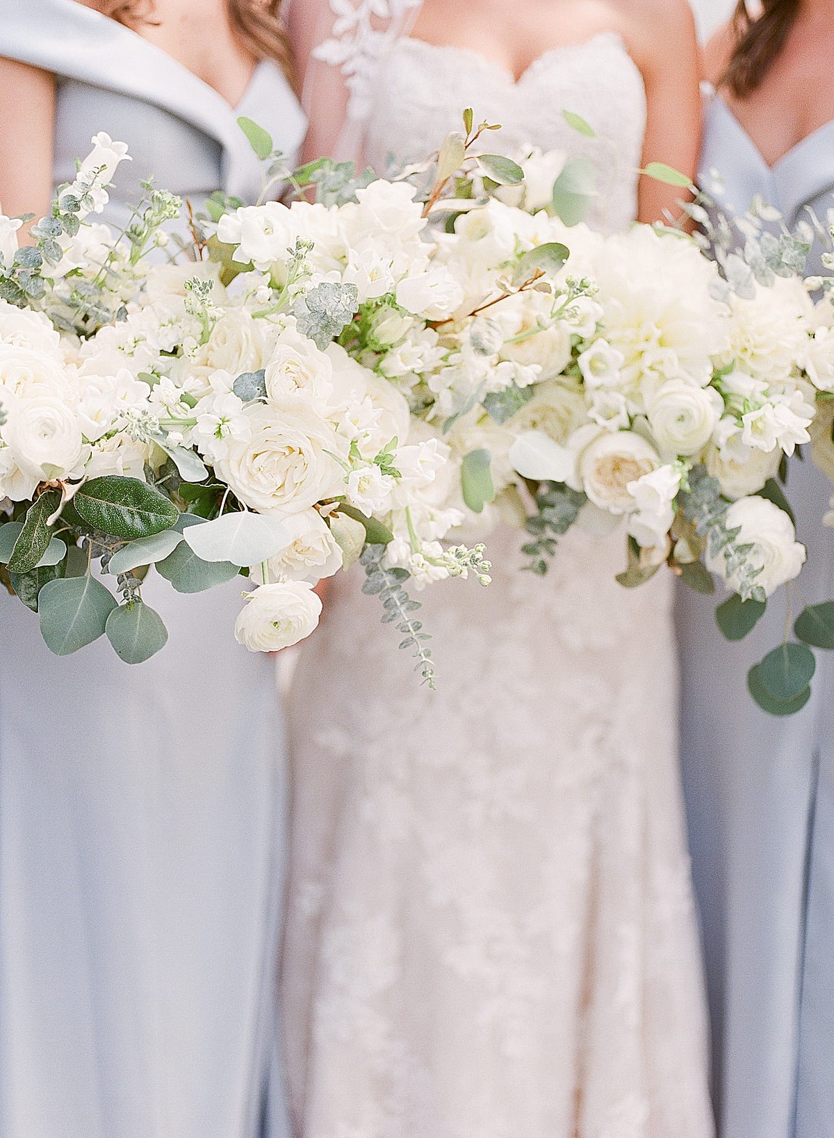 Detail of White Wedding Bouquets Photo