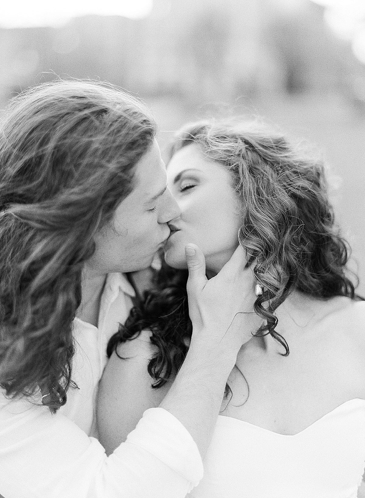Black and White of Couple Kissing Photo