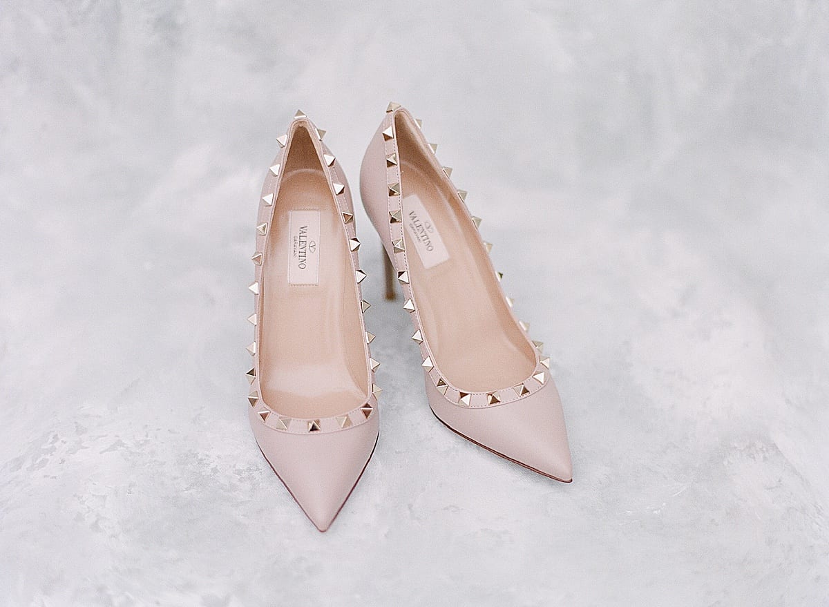 favor Susteen skygge Designer Wedding Shoes Every Bride Must See - McSween Photography