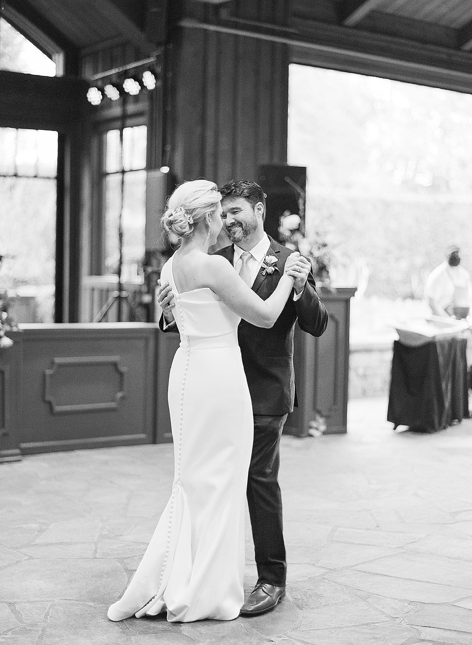 Old Edwards Inn Wedding Black and White Couples First Dance Photo