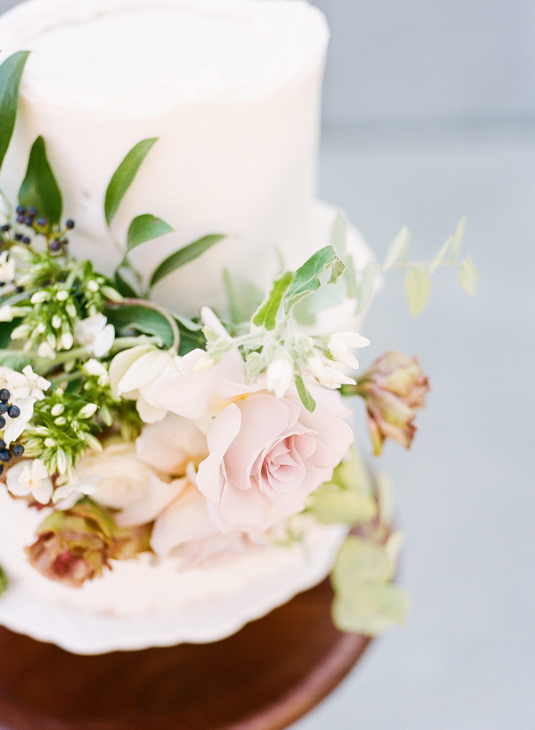 Wedding Cake Ideas White Cake with Flowers Photo