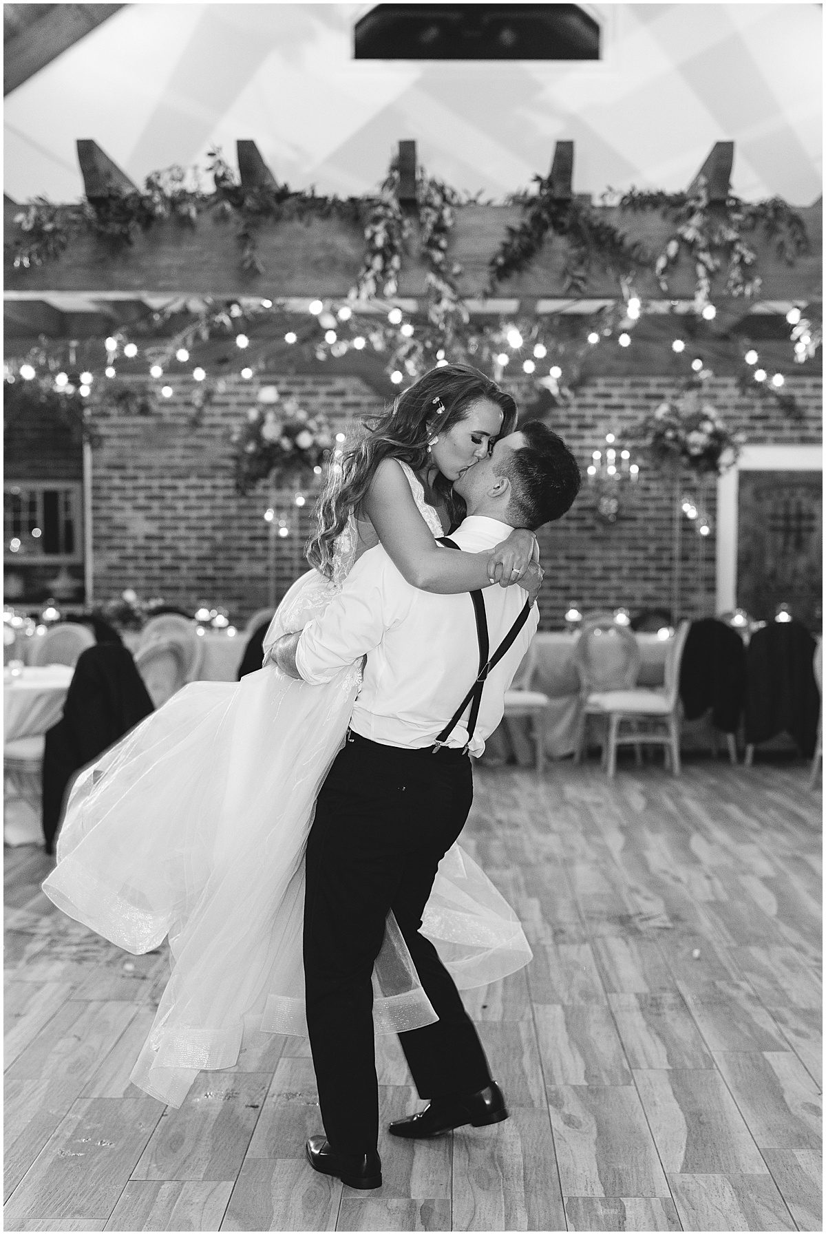 Black and White of Bride and Groom Last Dance Kissing Photo