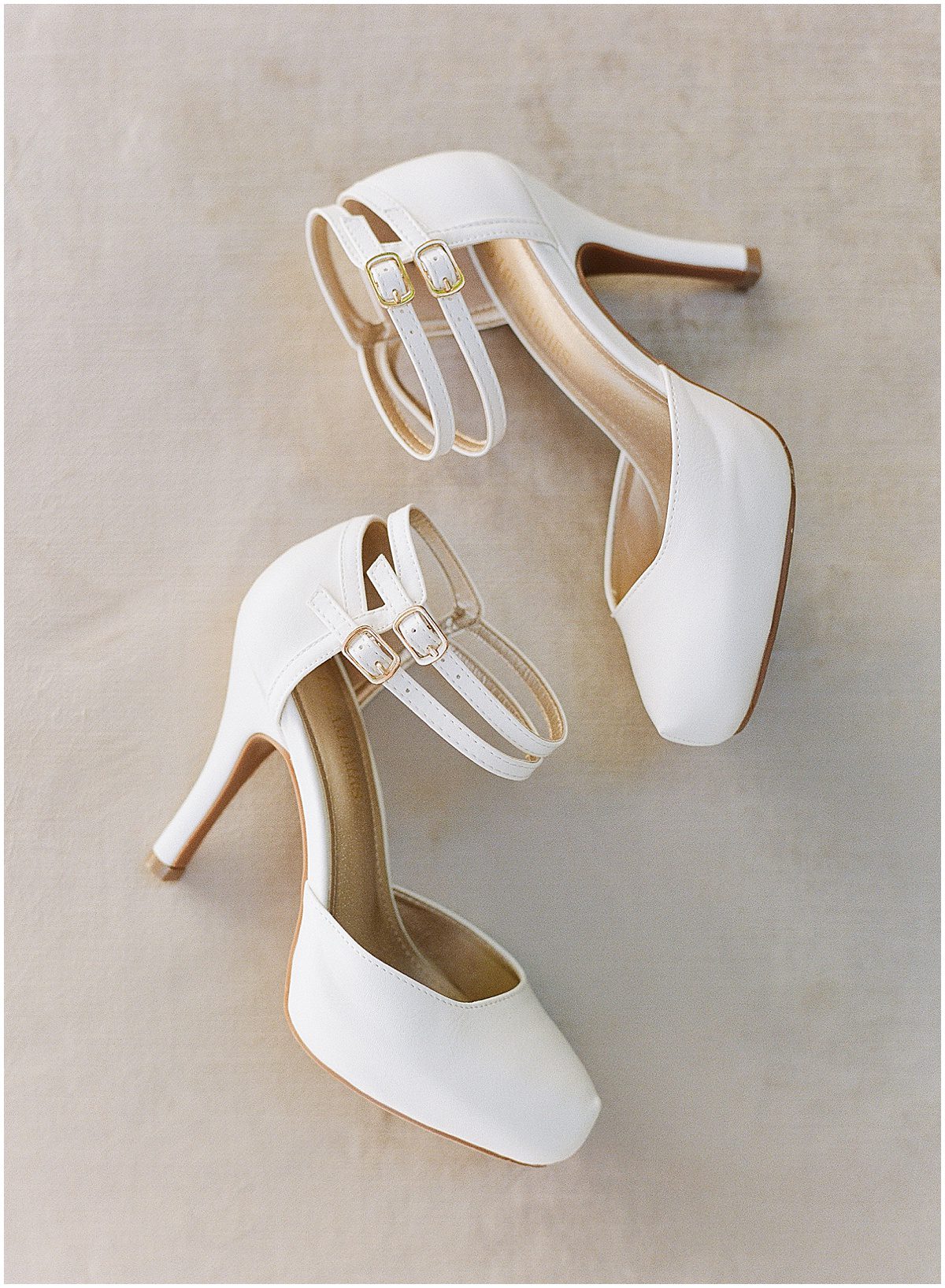 Brides Shoes Photo