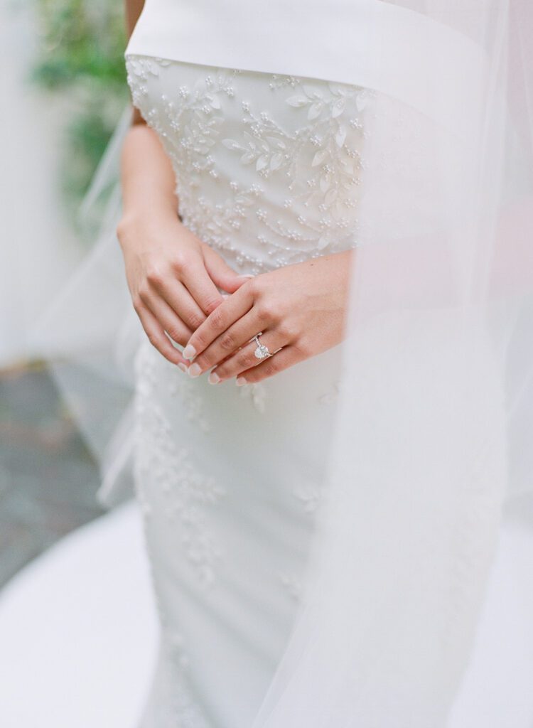 brides hands photo