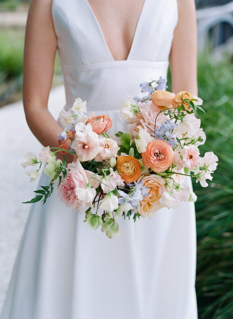 bride holding bouquet