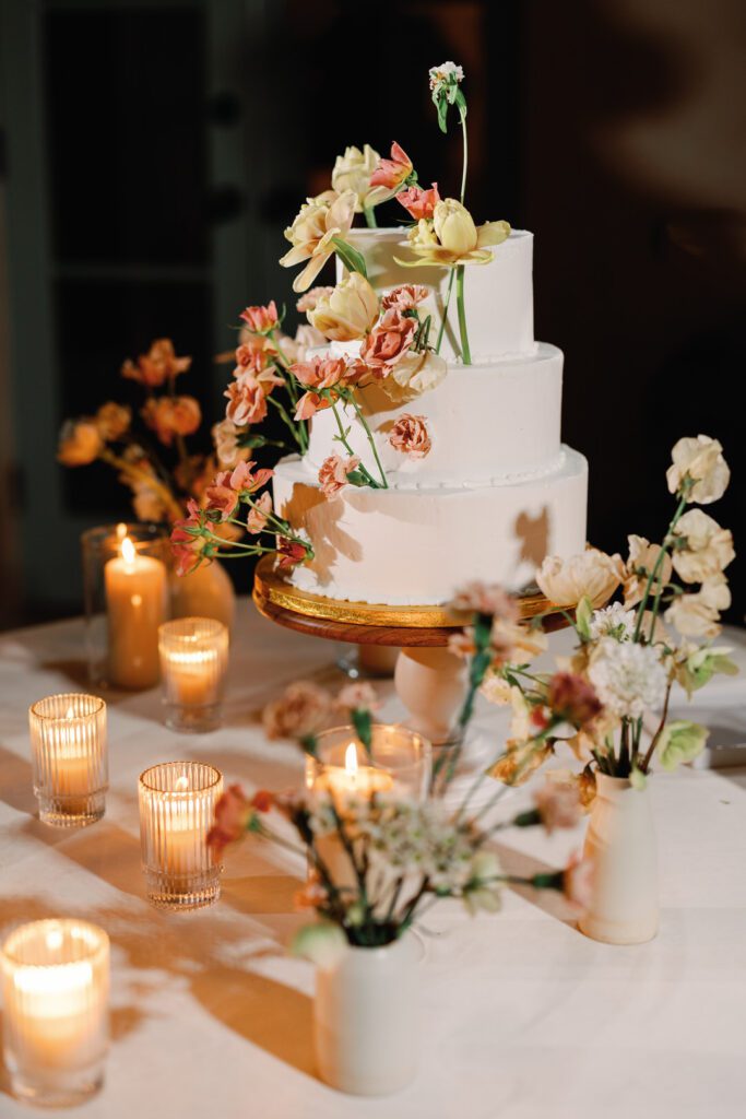 wedding cake with flowers 